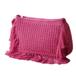 شنطة كروشيه مستطيلة مزينة بشرابات